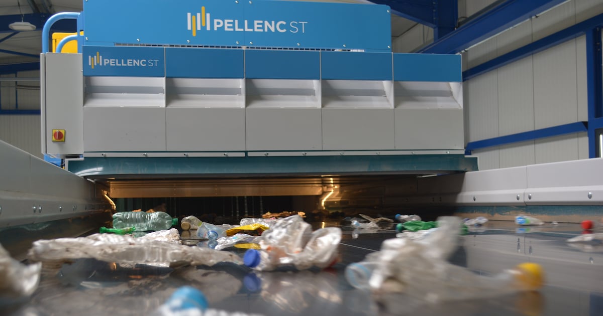 How Artificial Intelligence and Robots Are Revolutionizing Waste Sorting